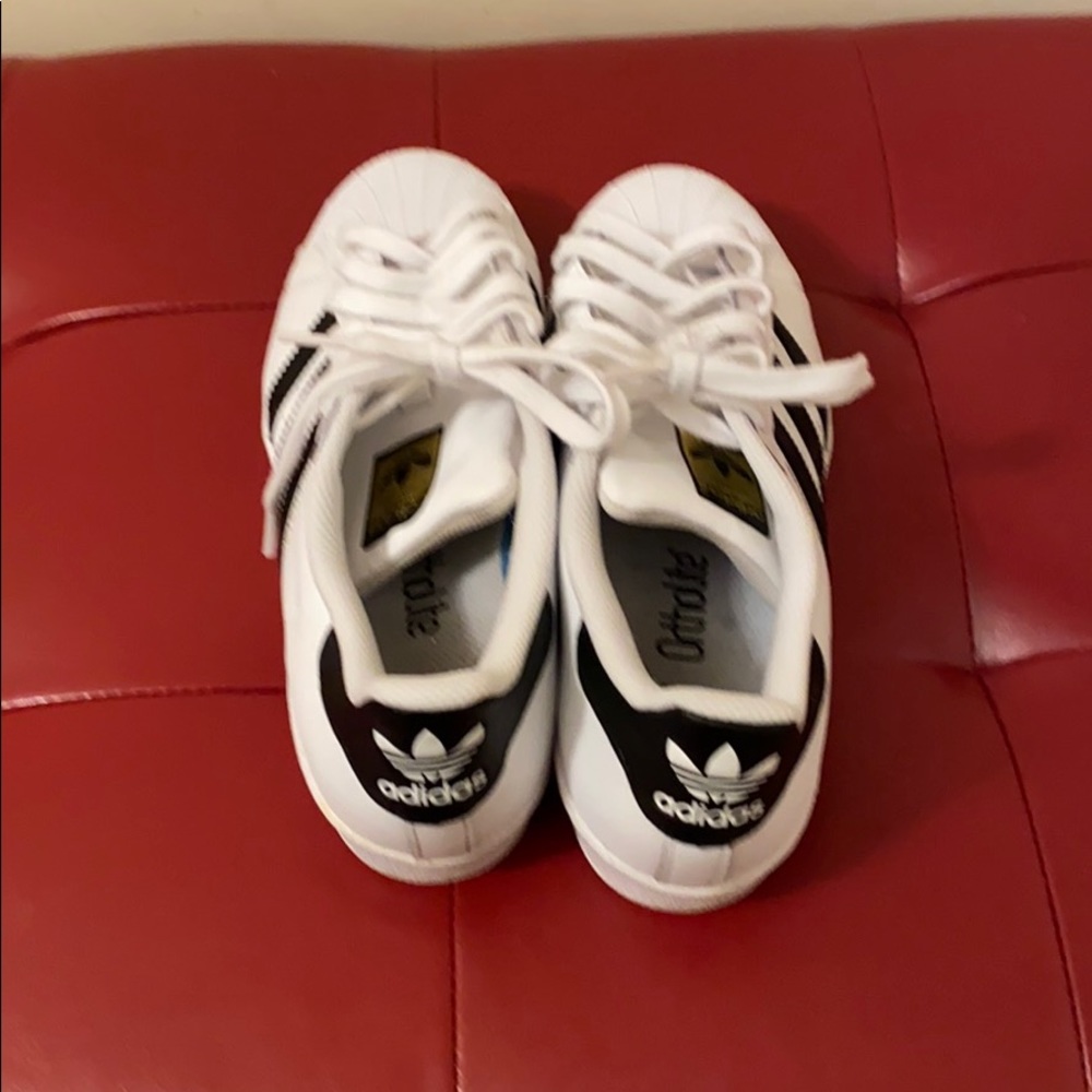 Superstar Shoes ( Girls grade school ) - Picture 4 of 6